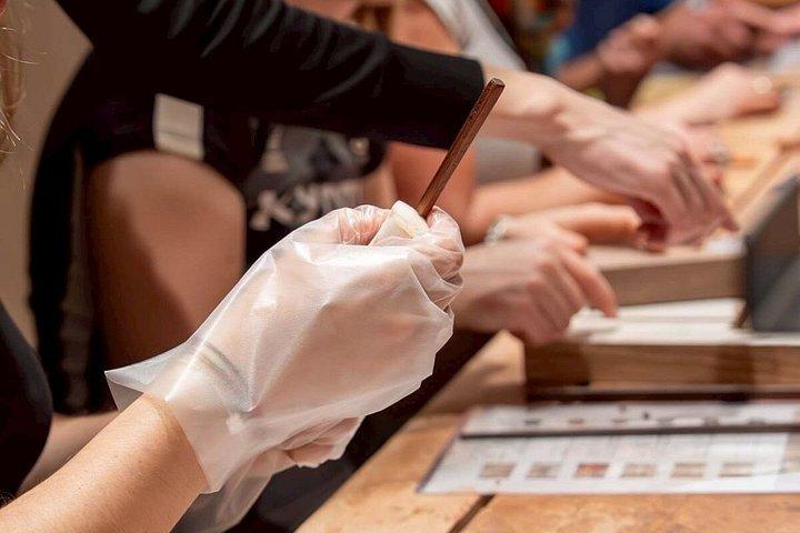 大阪心斎橋で自分だけの箸を作ろう