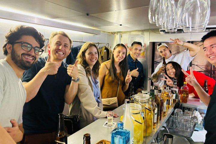 Visite privée de Shinjuku Night Walking : Kabukicho & Golden Gai