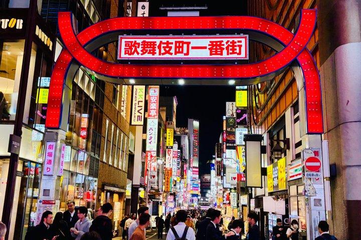 Visite privée de Shinjuku Night Walking : Kabukicho & Golden Gai