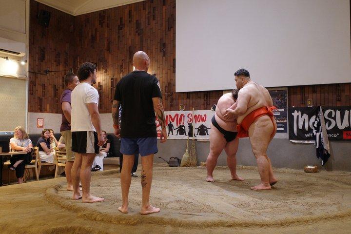 el show de SUMO