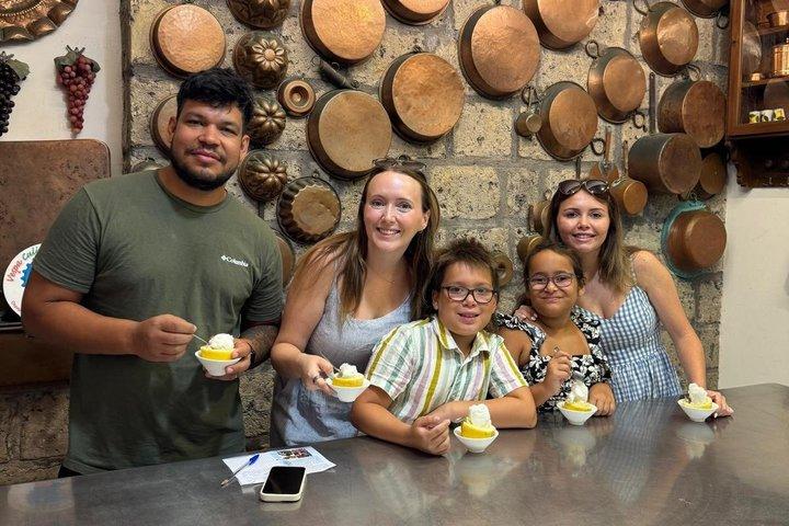 Sorrento Gelato haciendo clase en una fábrica centenaria