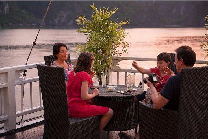 Hanoi : 2D1N Arcady Boutique 1泊ハロン湾クルーズ＆食事