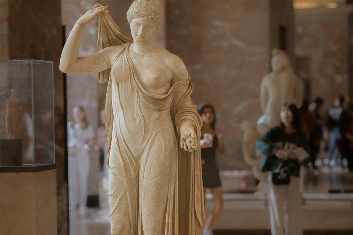 Louvre Museum & Mona Lisa Guided Tour with Reserved Entry