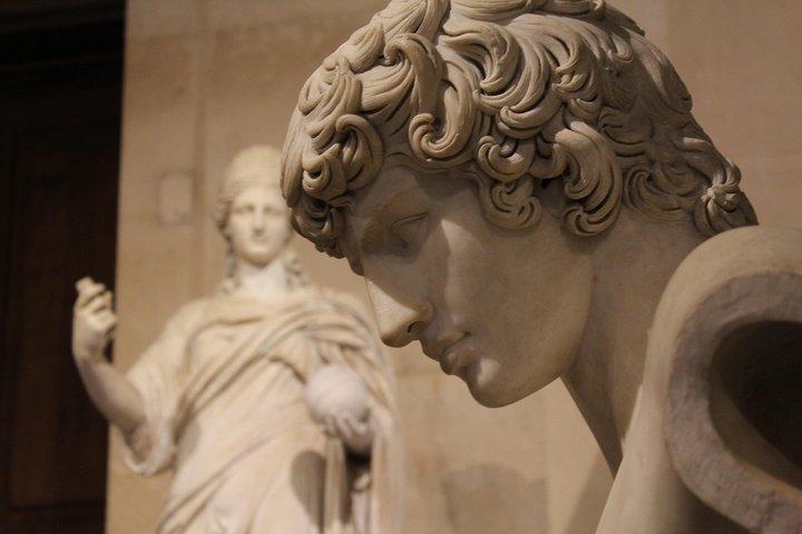 Louvre Museum & Mona Lisa Guided Tour with Reserved Entry
