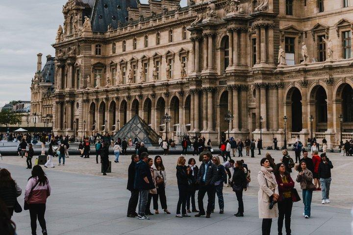 Louvre Museum & Mona Lisa Guided Tour with Reserved Entry