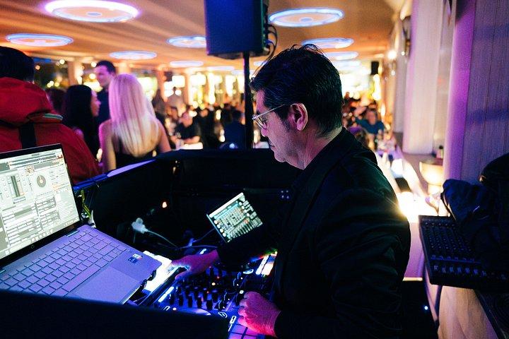Paris Gourmet Dinner Seine Flusskreuzfahrt mit Sänger und DJ Set