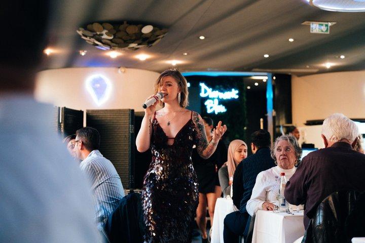 Parijs Gastronomische diner Seine River Cruise met zanger en DJ Set