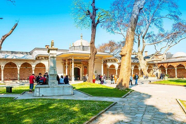 Topkapi Palace Guided Tour with Harem and Skip-the-Line Entry