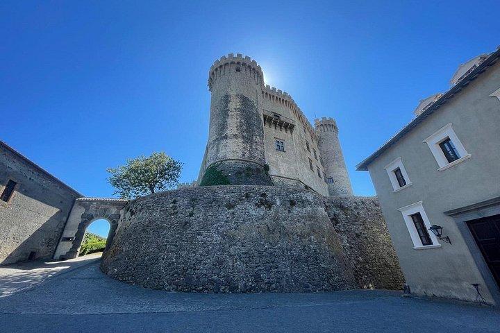 ブラッチャーノ湖＆中世の村プライベート日帰り旅行（ローマ発）
