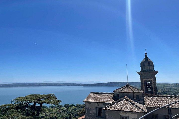 ブラッチャーノ湖＆中世の村プライベート日帰り旅行（ローマ発）