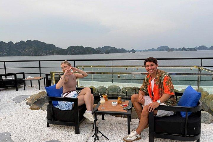 ハノイから1泊2日のシークルーズのセリナ