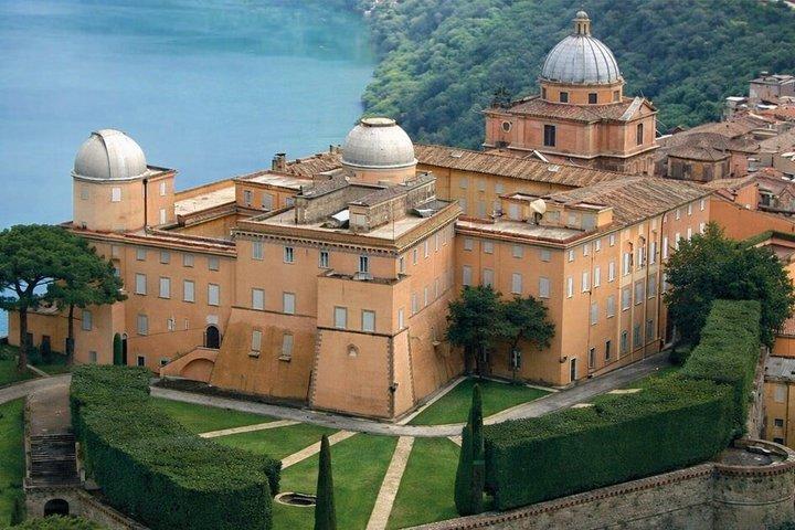Castel Gandolf, residenza estiva del Papa e giardini con Aperitivo