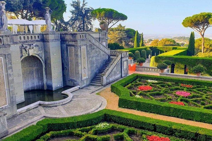 カステル・ガンドルフ、教皇の夏の住居とアペリティフのある庭園