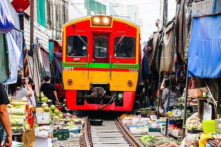 バンコク発メークローン鉄道マーケットツアー