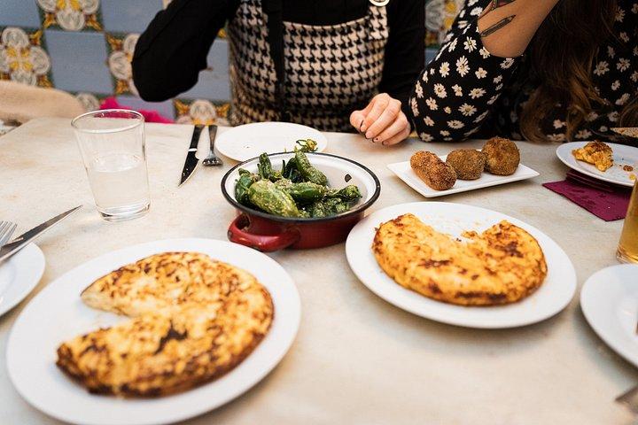 サンティアゴフードツアータパスは、地元の人と飲み、喜び