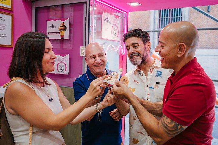サンティアゴフードツアータパスは、地元の人と飲み、喜び