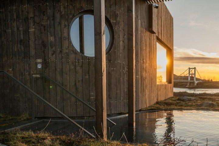 アイスランドの黄金圏とラウガラーシュ湖