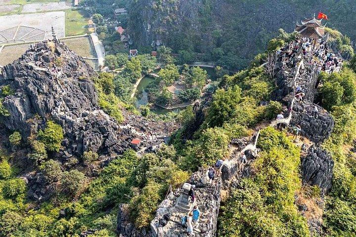 ハノイから：プライベートカスタマイズされたニンビン日帰り旅行とダックリーダー