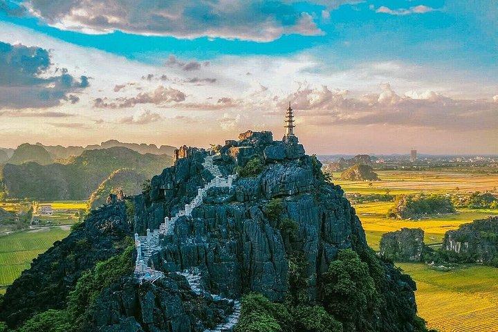 ハノイから：プライベートカスタマイズされたニンビン日帰り旅行とダックリーダー