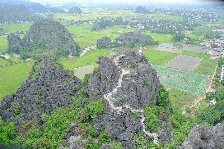 ハノイから：プライベートカスタマイズされたニンビン日帰り旅行とダックリーダー
