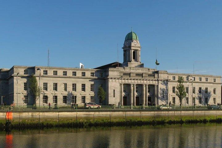 Cork Self Guided Walking Tour Essentials com áudio e quiz