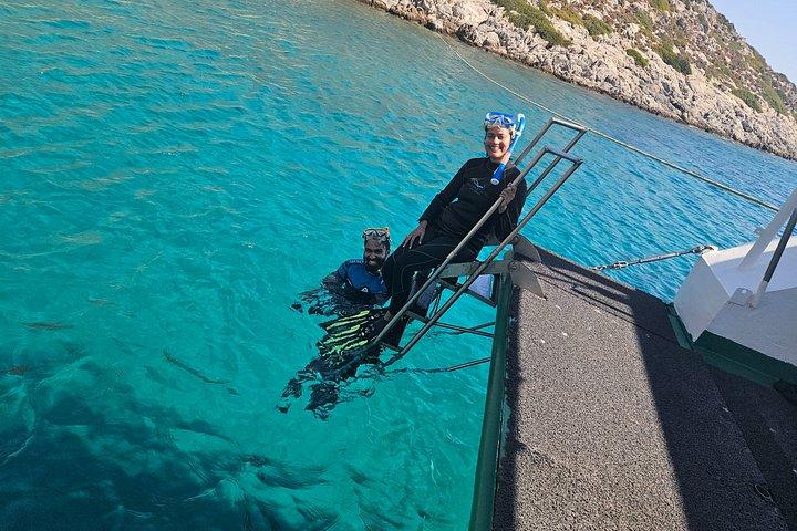 ギリシャのコス島でダイビングボートで半日シュノーケリング体験