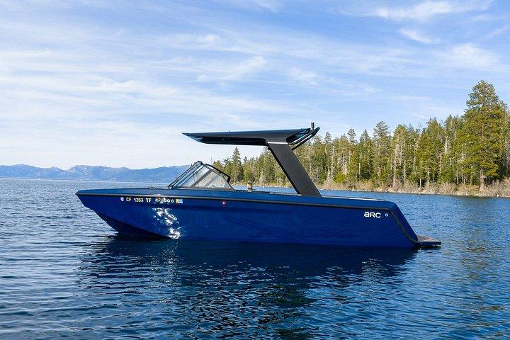 サウスレイクタホの25フィートプライベート完全電動ボートチャーター