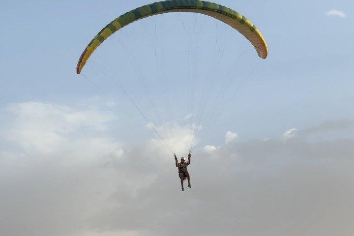 Skärmflygning i Agafay Desert