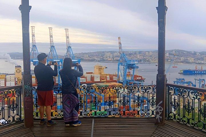 Santiago to Cruise Port via Valparaíso, Viña & Casablanca (Max 4)