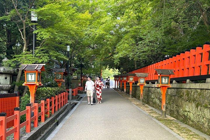 京都 : 少人数祇園芸者地区散策ツアー