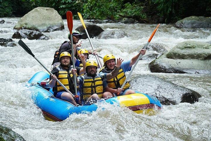 Ubud Gorilla Cave ATV e Ayung River pacchetto avventura