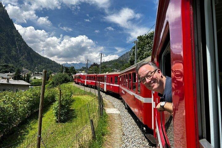 Treno panoramico intimo per piccoli gruppi Bernina UNESCO sulle Alpi svizzere