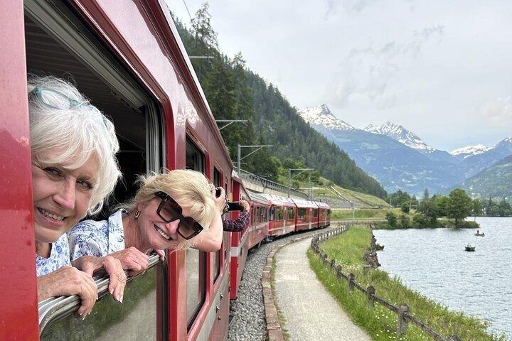 Treno panoramico intimo per piccoli gruppi Bernina UNESCO sulle Alpi svizzere
