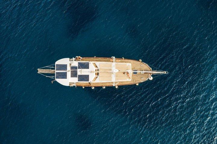 Experiencia en barco privado en la costa de Bodrum con esnórquel y calas