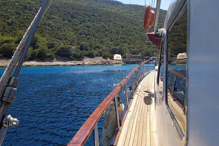 シュノーケリングと入り江のあるボドルム海岸でのプライベートボート体験