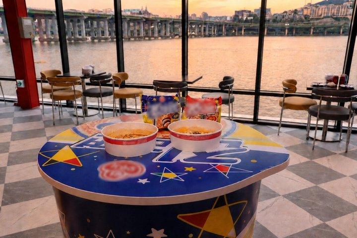 Tour nocturno en crucero por el río Han : Mercado local Comida & Mirador oculto