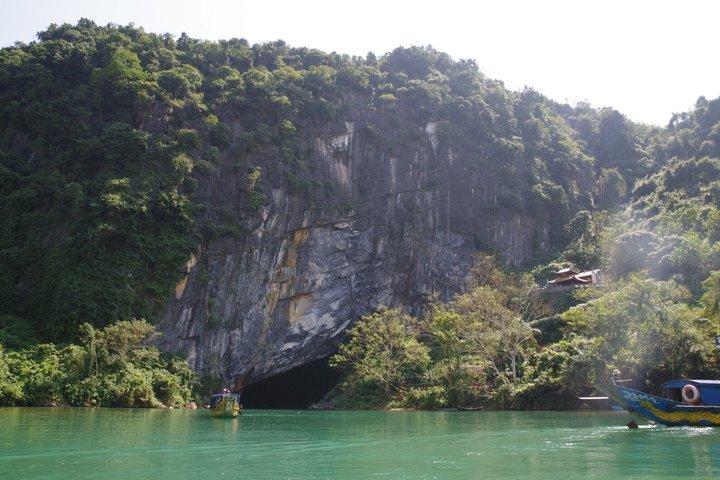 Halve dag reis naar Phong Nha Cave door Dragon Boat
