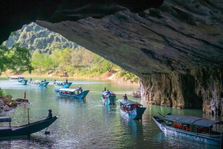 Halve dag reis naar Phong Nha Cave door Dragon Boat