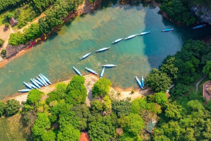 ドラゴンボートでのフォンニャ洞窟半日の旅