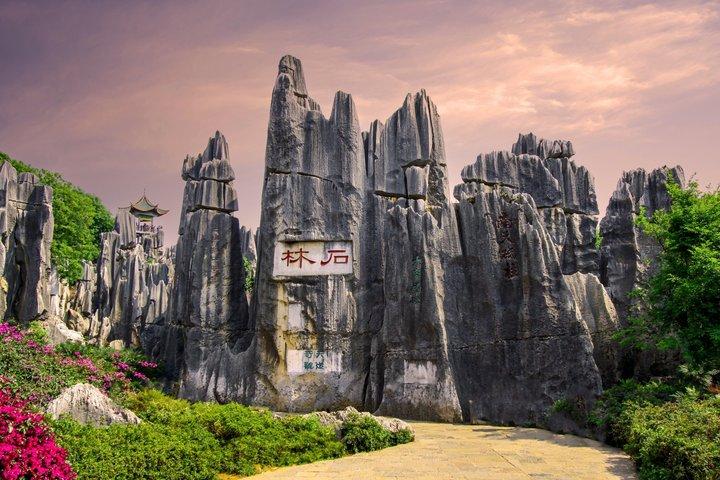 Private Custom Day Tour in Kunming with Local Guide and Driver