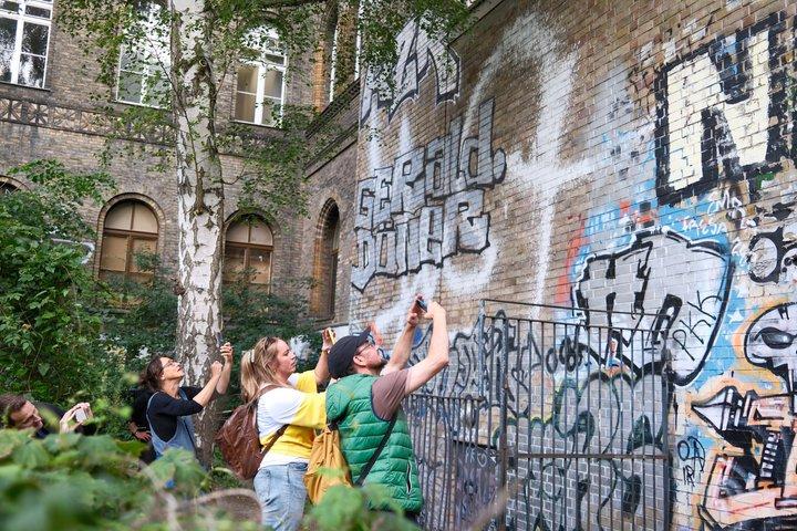 Colorful neighborhood tour Kreuzberg with insider