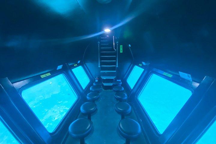 フルガダ・グラスボートツアー：半潜水艇とスナック体験！