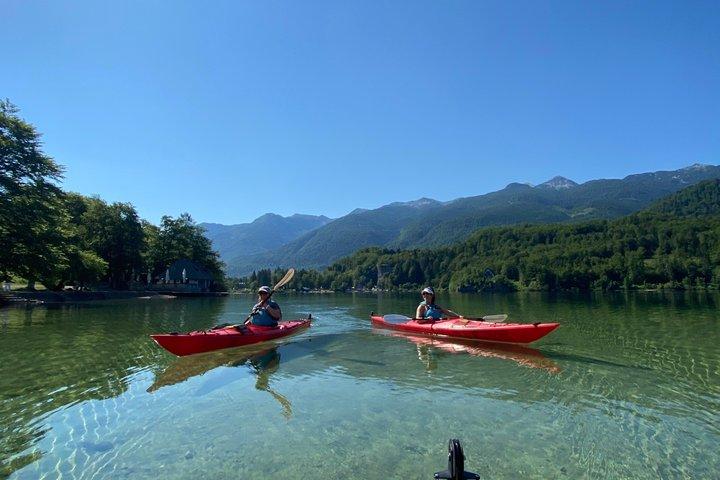 Tour guidato in kayak per piccoli gruppi sul lago di Bohinj