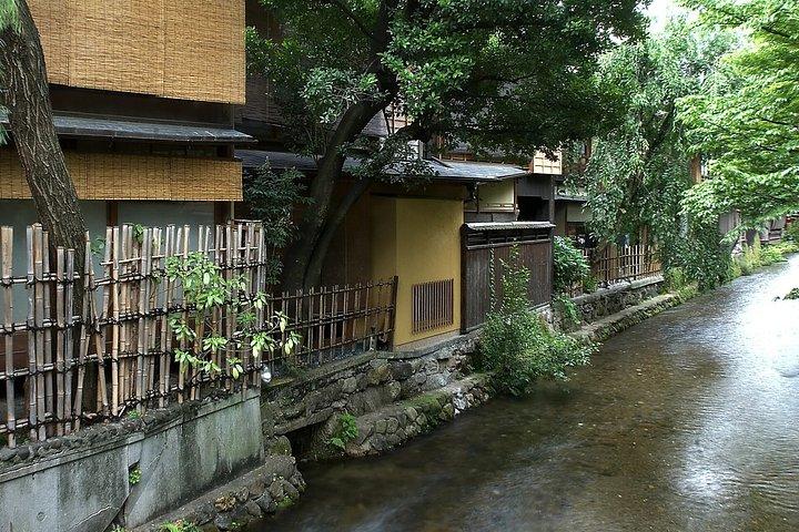 京都セルフガイドウォーキングツアー祇園路地音声とクイズ付き