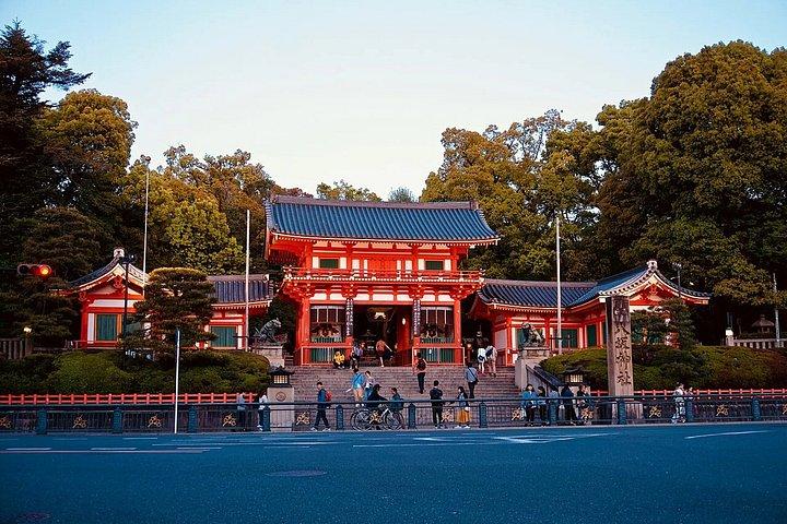 京都セルフガイドウォーキングツアー祇園路地音声とクイズ付き