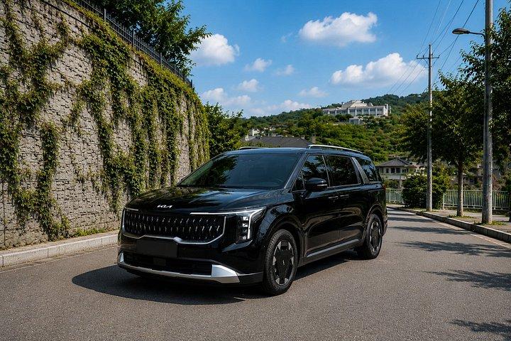 Seoul: Private Luxury SUV Tour by Escalade | Minimum Walking