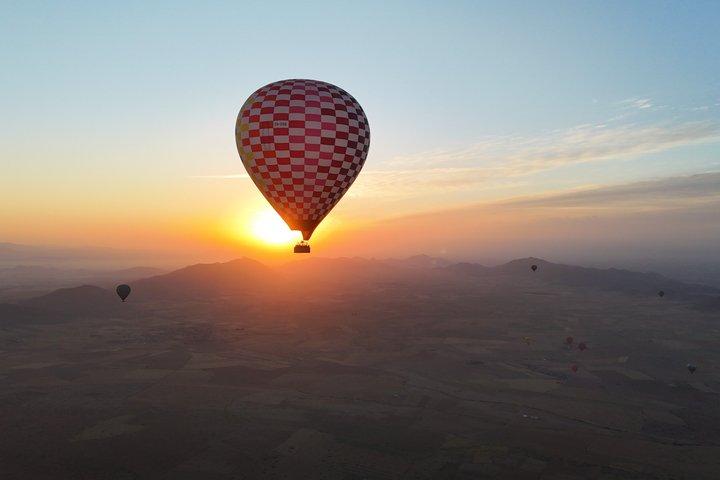 マラケシュの熱気球体験：日の出、砂漠、アトラス...