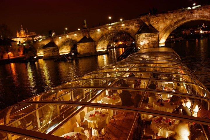 3 - Crociera con cena notturna a Praga