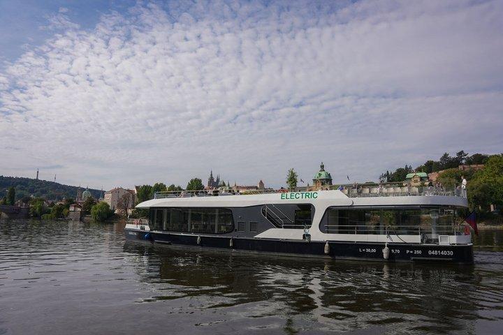 Praag Sightseeing Cruise : 50 - Minute River Experience