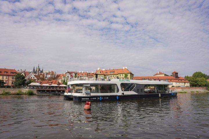 Praag Sightseeing Cruise : 50 - Minute River Experience